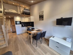 Dining - 10m from resort center, 2nd floor, balcony, tv, ski locker, 22m², Tignes (Tignes)