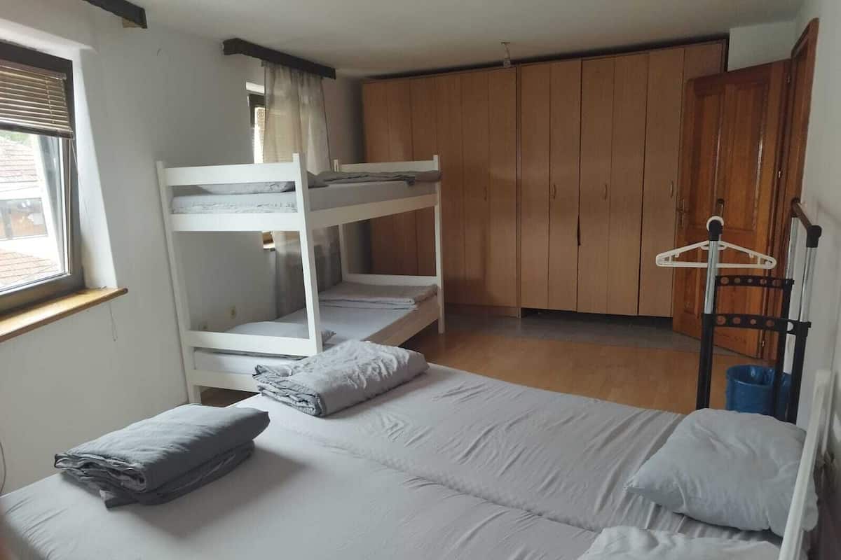 Habitación cuádruple básica, vista a la ciudad