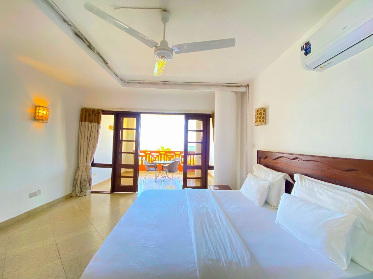 Luxury Apartment, Beach View | 3 bedrooms, iron/ironing board, free WiFi
