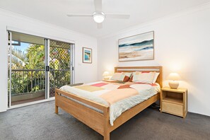 2 habitaciones, tabla de planchar con plancha y cuna de viaje 