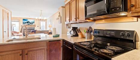 Refrigerador, microondas, horno, lavavajillas