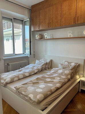 1 chambre, fer et planche à repasser, Wi-Fi, draps fournis