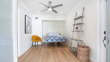 3 chambres, fer et planche à repasser, Wi-Fi, draps fournis