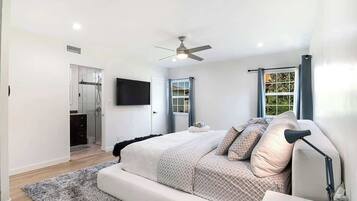 3 chambres, fer et planche à repasser, Wi-Fi, draps fournis