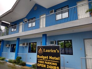 Exterior detail - Lauriens Hotel Tagaytay (Tagaytay)