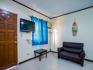 Living area - Lauriens Hotel Tagaytay (Tagaytay)