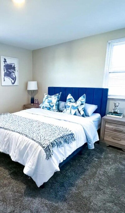 Charming 3-bedroom townhome in beautiful Verona with AC, WiFi