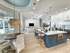 Interior - Upscale/Newly Renovated, 4 bed, heated pool, in Majors w/ Player's Club access (Naples)