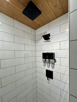Douche, articles de toilette écologiques, sÚche-cheveux