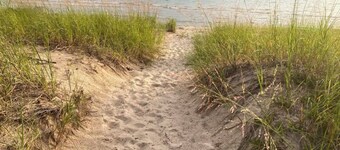 Rustic 5-bedroom cottage with private beach near Harbor Springs 