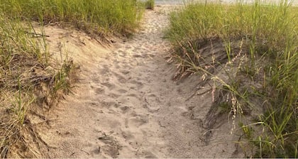 Rustic 5-bedroom cottage with private beach near Harbor Springs