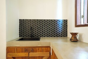Fridge, coffee/tea maker, electric kettle, spices