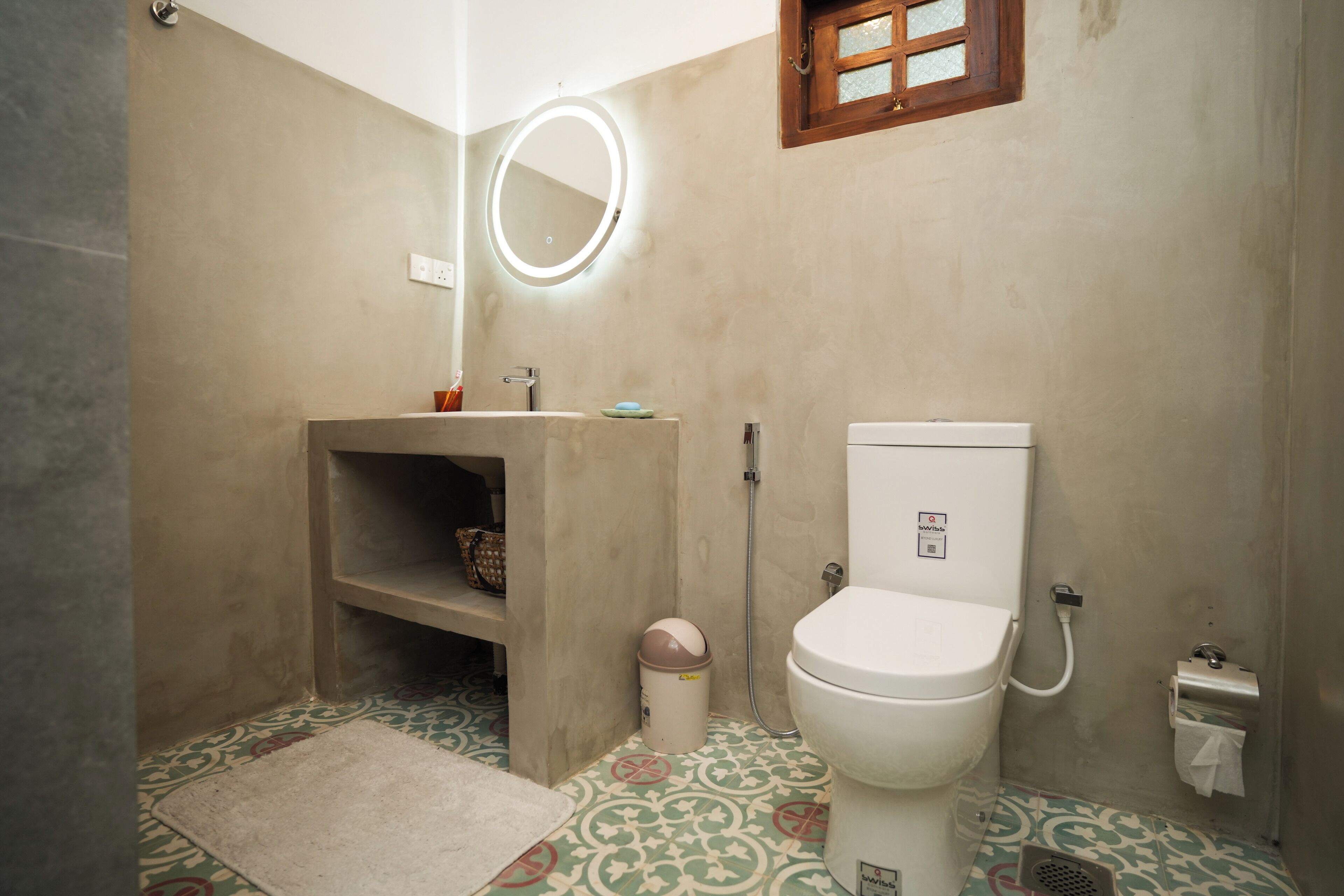 Shower, bidet, towels, soap