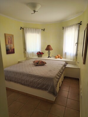 2 chambres, fer et planche Ă repasser, Wi-Fi gratuit, draps fournis