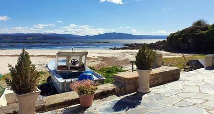 La Casa de Ana en Fisterra se Ubica en una Antigua FĂĄbrica de SalazĂłn de 1805