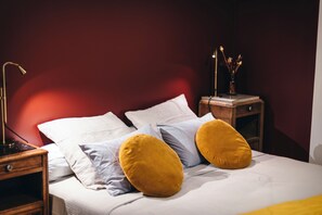 Iron/ironing board, Internet, bed sheets