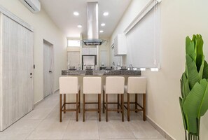 Dining - 2 BD w/ Balcony, Gym, Rooftop Pool + Jacuzzi (Playa del Carmen)