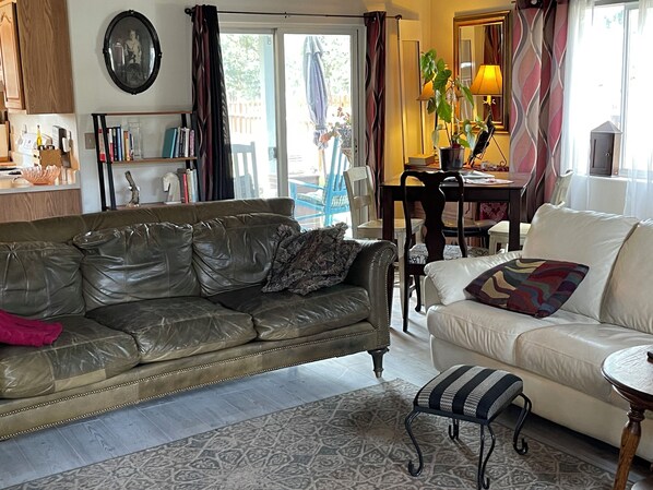 Smart TV, fireplace, printers