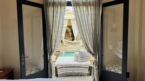 1 habitación, tabla de planchar con plancha, wifi y ropa de cama 