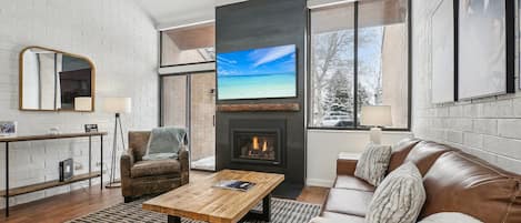 Smart TV, fireplace
