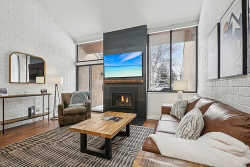 Steps To Park City Mountain with private hot tub