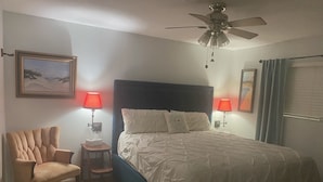 Unclassified image, 4 of 18, button - Charming 2-bedroom waterfront house with dock, AC, and WiFi in Rockport Texas (Rockport)