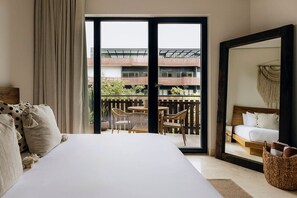 2 quartos, ferros/tábuas de passar roupa, berço de viagem