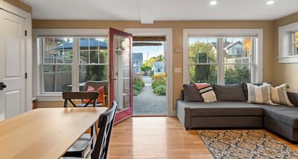 The Ladybug • 2BR Cottage Steps 2 Bearskin Neck • 2 Parking Spaces, Patio, Grill