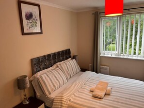 2 bedrooms, iron/ironing board, WiFi, bed sheets - Luxury family-Friendly vacation home with stunning views
(Cramlington)