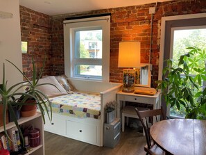 3 bedrooms, iron/ironing board, bed sheets