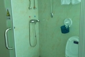 A bathroom with a shower, a toilet, and a hand dryer. - Longyan Jinyuan Hotel (Longyan)
