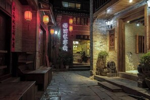 Exterior - Fu Man Jia Ke Zhan (Zhaoping)