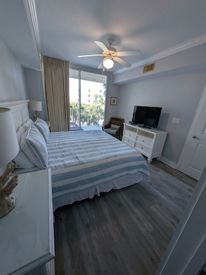 1 habitación, tabla de planchar con plancha, cuna de viaje y wifi 