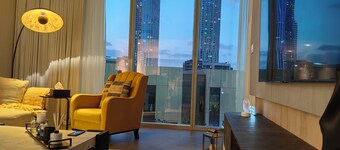 Luxury 2 br Poolside Haven in Dubai Creek Harbour.