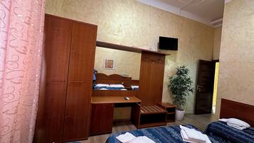 Standard-herbergi fyrir fjóra | 1 svefnherbergi, skrifborð, ókeypis þráðlaus nettenging