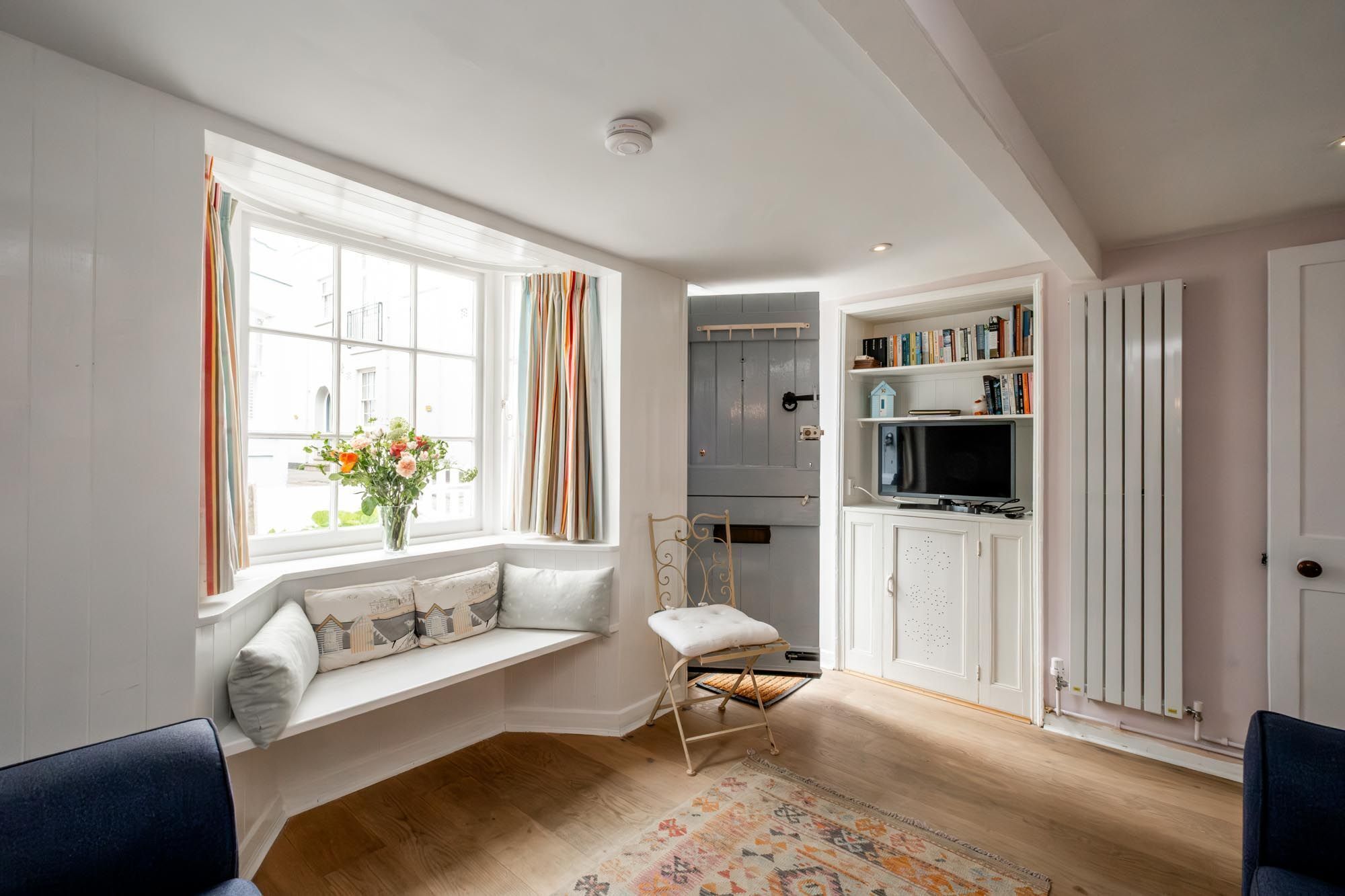 10 Hertford Place - Sleeps 5 Guests  In 3 Bedrooms - Aldeburgh