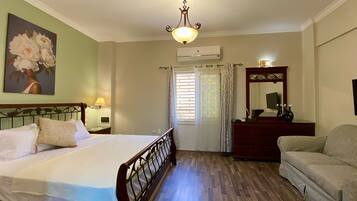 3 bedrooms, premium bedding, Select Comfort beds, in-room safe