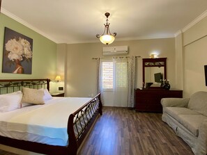 Presidential-Villa, Terrasse, Gartenblick