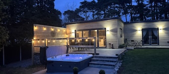 Tree Tops -  a family retreat that sleeps 6 guests  in 3 bedrooms