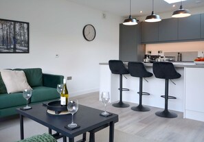 TV, DVD player - Tree Tops -  a family retreat that sleeps 6 guests  in 3 bedrooms (near Bristol)