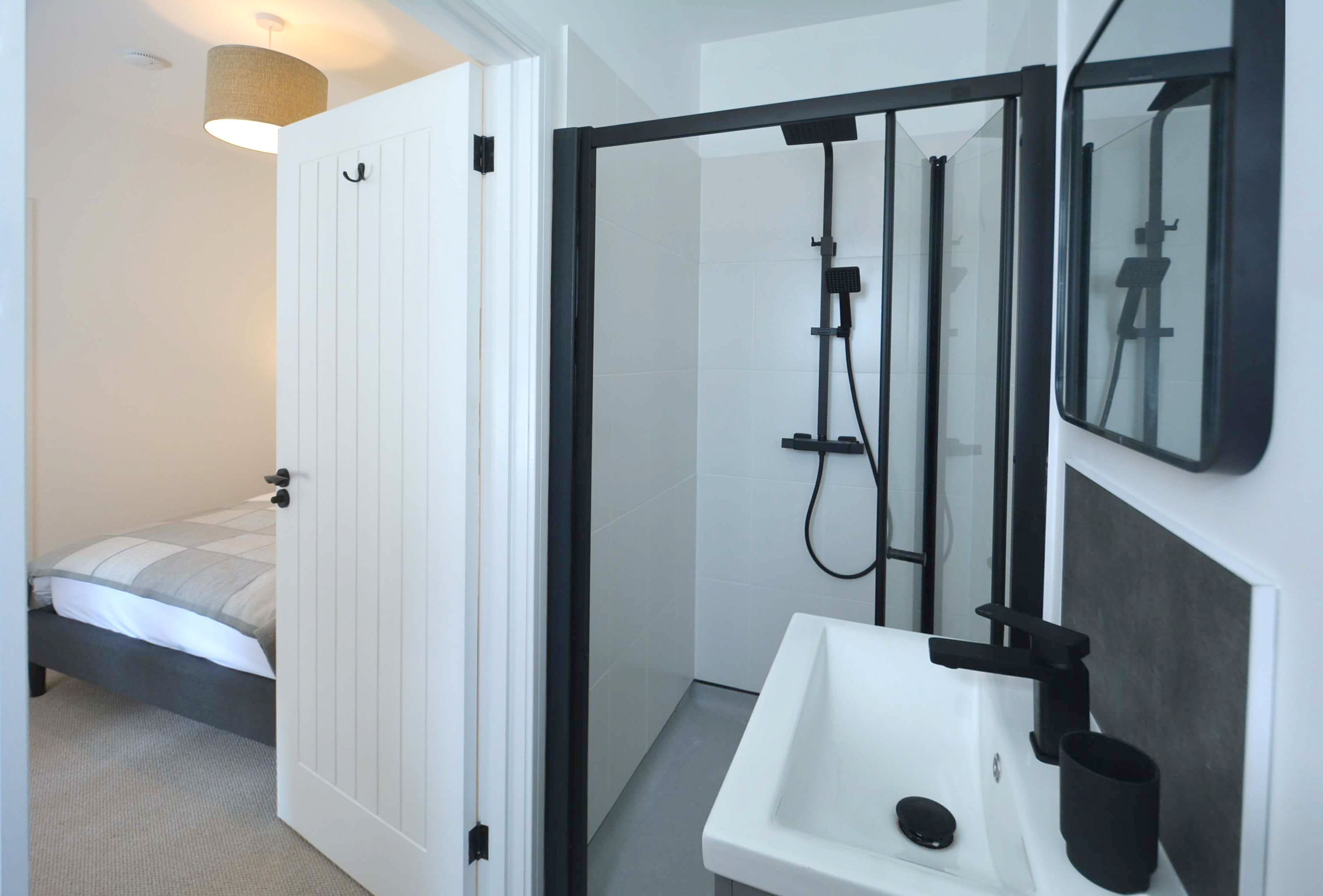 Bedroom 2 en suite