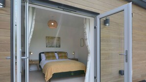 3 slaapkamers, een strijkplank/strijkijzer, internet, beddengoed
