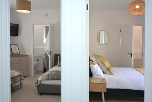 3 bedrooms, iron/ironing board, internet, bed sheets