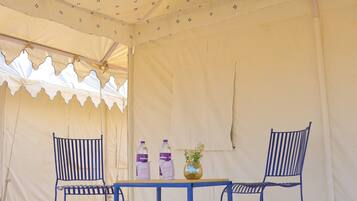 Barraca standard, 1 quarto, banheiro privativo, vista para o deserto | Terraço/pátio