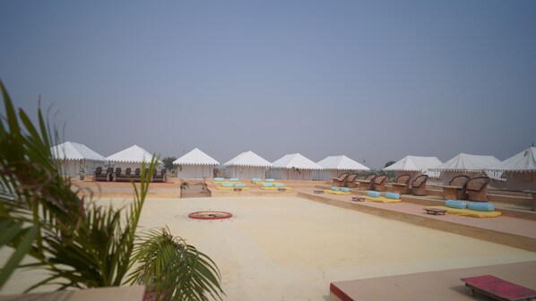 Terrace/patio - Teela Jaisalmer Luxury Desert Swiss Tent (Jaisalmer)