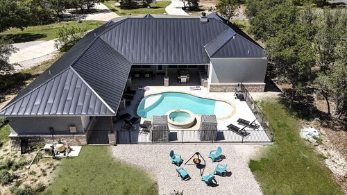 Movie Theater~Heated Pool-Hot Tub~Games~ Playground