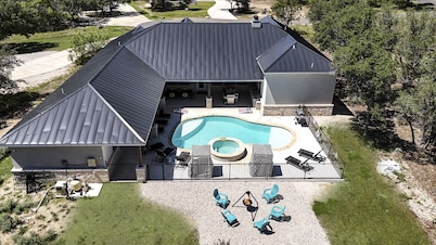 Movie Theater~Heated Pool-Hot Tub~Games~ Playground