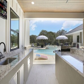 A heated pool - Movie Theater~Heated Pool-Hot Tub~Games~ Playground (Concan)