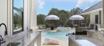 Movie Theater~Heated Pool-Hot Tub~Games~ Playground