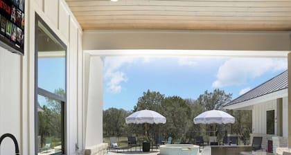 Movie Theater~Heated Pool-Hot Tub~Games~ Playground